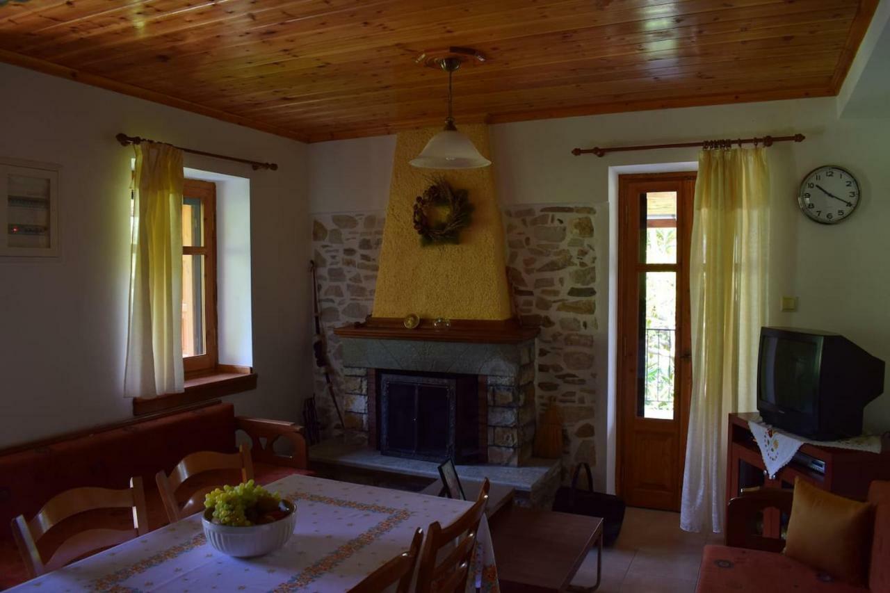 Holiday Home Dionysis Хорефто Екстериор снимка