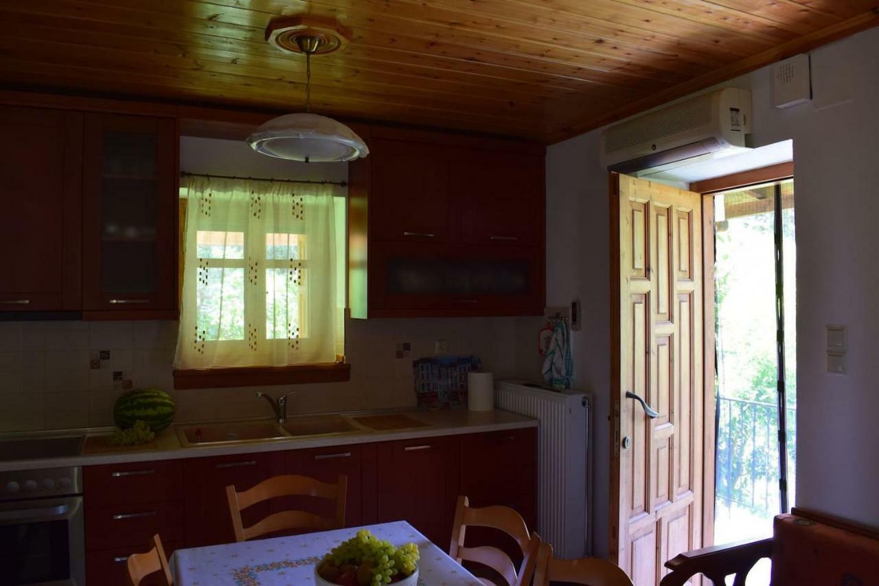 Holiday Home Dionysis Хорефто Екстериор снимка