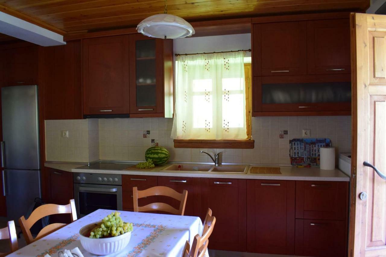 Holiday Home Dionysis Хорефто Екстериор снимка