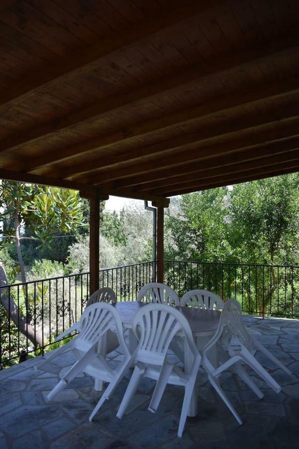 Holiday Home Dionysis Хорефто Екстериор снимка