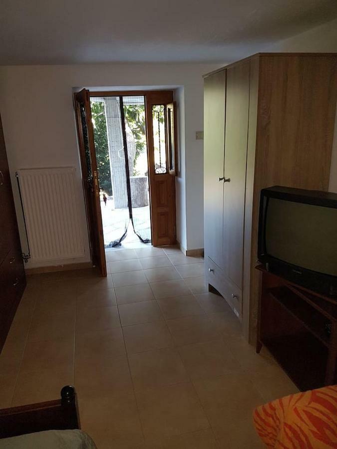 Holiday Home Dionysis Хорефто Екстериор снимка