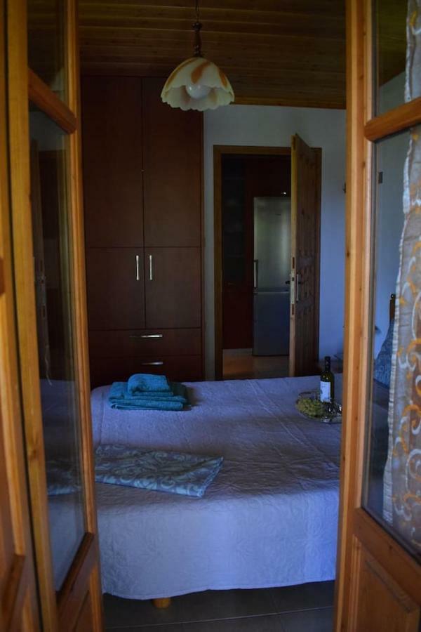 Holiday Home Dionysis Хорефто Екстериор снимка