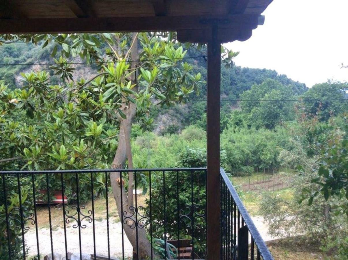 Holiday Home Dionysis Хорефто Екстериор снимка